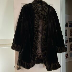 Jones New York faux fur coat fabulous EUC